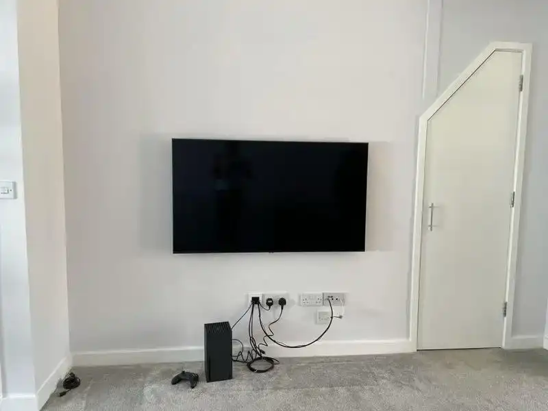 TV Wall Mounting by Advanced Aerials — reviewed by Paul L